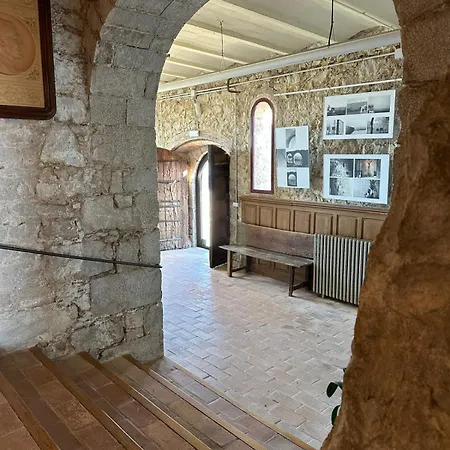 Santuari Mare De Déu Del Mont Restaurant-hostatgería * Beuda