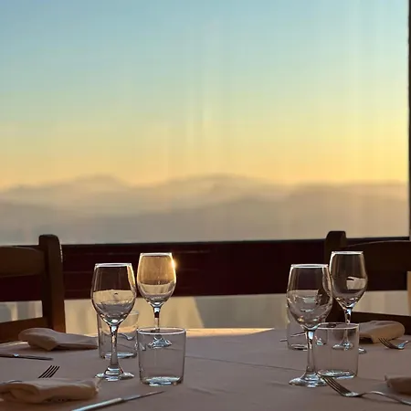 Locanda Santuari Mare De Déu Del Mont Restaurant-hostatgería