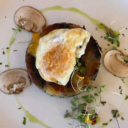 Santuari Mare De Déu Del Mont Restaurant-hostatgería * Beuda