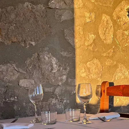 Santuari Mare De Déu Del Mont Restaurant-hostatgería Locanda Beuda