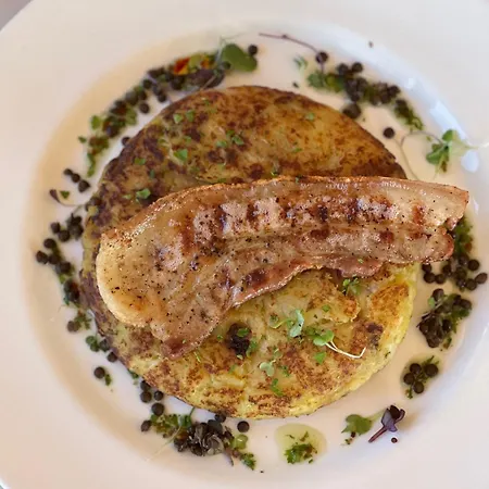 Santuari Mare De Déu Del Mont Restaurant-hostatgería