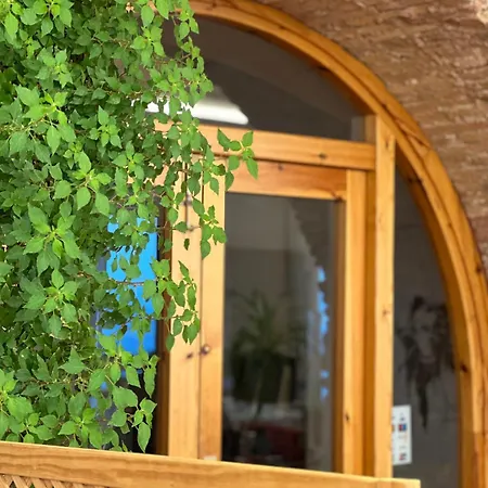 Santuari Mare De Déu Del Mont Restaurant-hostatgería Locanda Beuda
