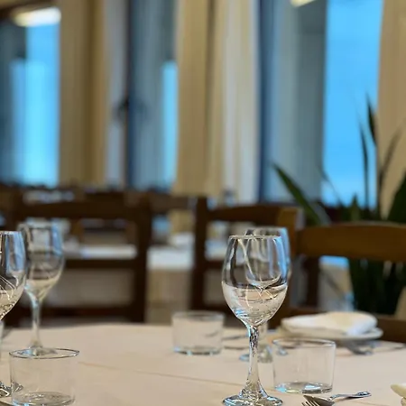 Santuari Mare De Déu Del Mont Restaurant-hostatgería * Beuda
