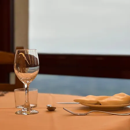 Santuari Mare De Déu Del Mont Restaurant-hostatgería Locanda Beuda