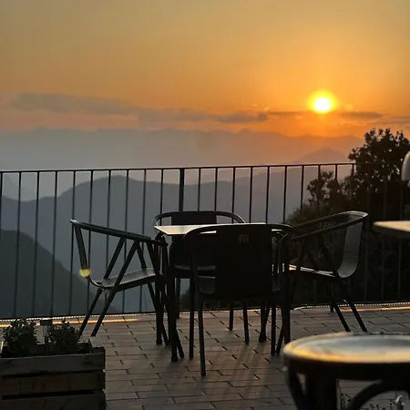 Santuari Mare De Déu Del Mont Restaurant-hostatgería Beuda