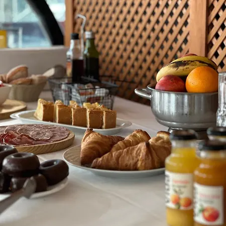 Santuari Mare De Déu Del Mont Restaurant-hostatgería Beuda