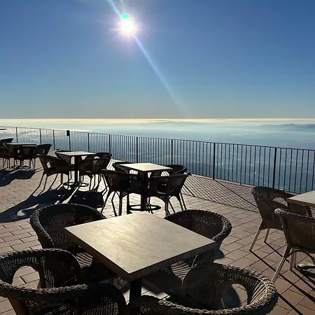 Gasthof Santuari Mare De Deu Del Mont Restaurant-hostatgeria Beuda