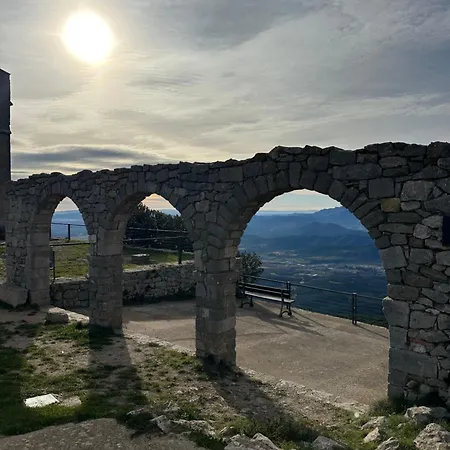 Herberg Santuari Mare De Deu Del Mont Restaurant-hostatgeria