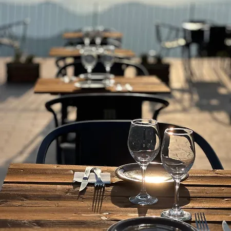 Santuari Mare De Deu Del Mont Restaurant-hostatgeria Herberg *