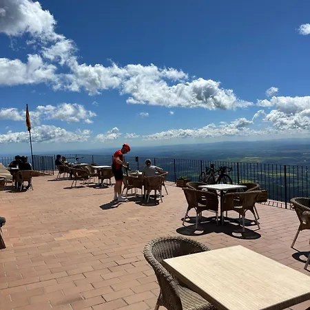 Santuari Mare De Deu Del Mont Restaurant-hostatgeria