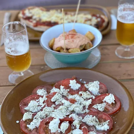 Santuari Mare De Deu Del Mont Restaurant-hostatgeria Herberg *