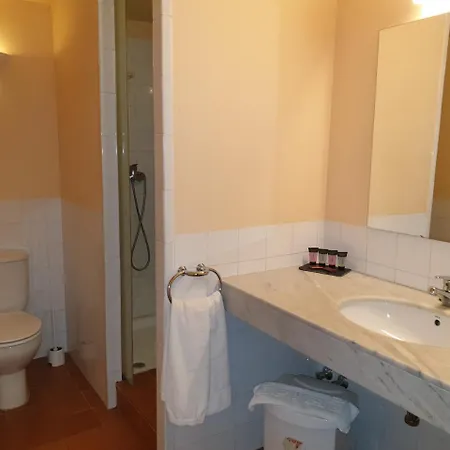 Herberg Santuari Mare De Deu Del Mont Restaurant-hostatgeria