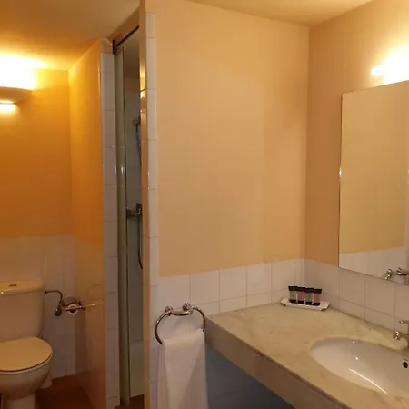 Santuari Mare De Deu Del Mont Restaurant-hostatgeria * Beuda